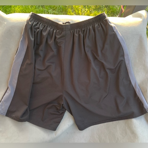 Nike Dri-fit Black Shorts Gray Stripe Size XL - Picture 2 of 4